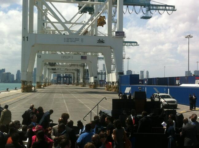 ��һ���������챻�紵��ҡҡ��׹��������Աֻ�ý���ȡ�£�����һ��