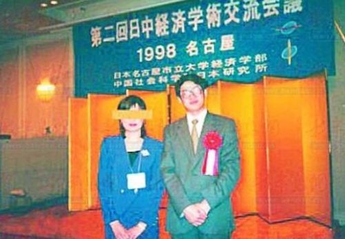 �����а���8���鸾 ������ǰ�������ϣ�2��